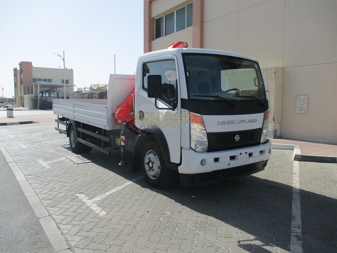 Ashok Leyland PARTNER LX 4x2 with Fassi F50A.022 Crane - Truk derek: gambar 1 Ashok Leyland PARTNER LX 4x2 with Fassi F50A.022 Crane - Truk derek: gambar 1