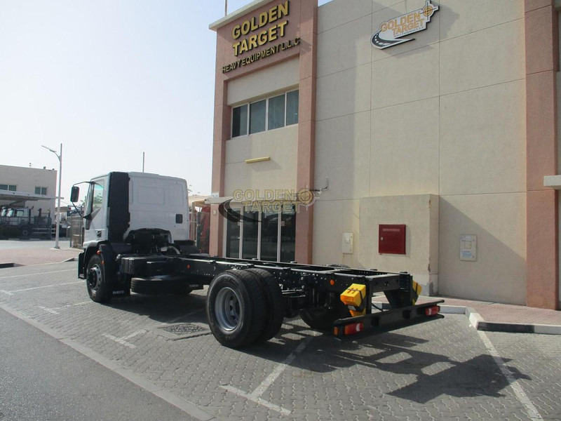 Iveco EUROCARGO 180E28 - Semi-trailer sasis: gambar 4 Iveco EUROCARGO 180E28 - Semi-trailer sasis: gambar 4