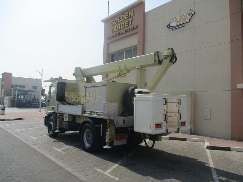 Iveco EuroCargo 180E28 - Platform pengangkat: gambar 4 Iveco EuroCargo 180E28 - Platform pengangkat: gambar 4