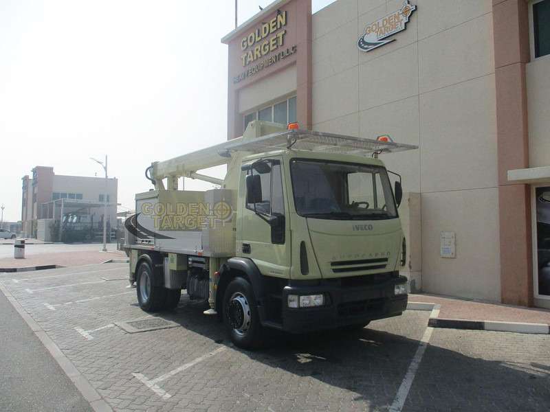 Iveco EuroCargo 180E28 - Platform pengangkat: gambar 1 Iveco EuroCargo 180E28 - Platform pengangkat: gambar 1