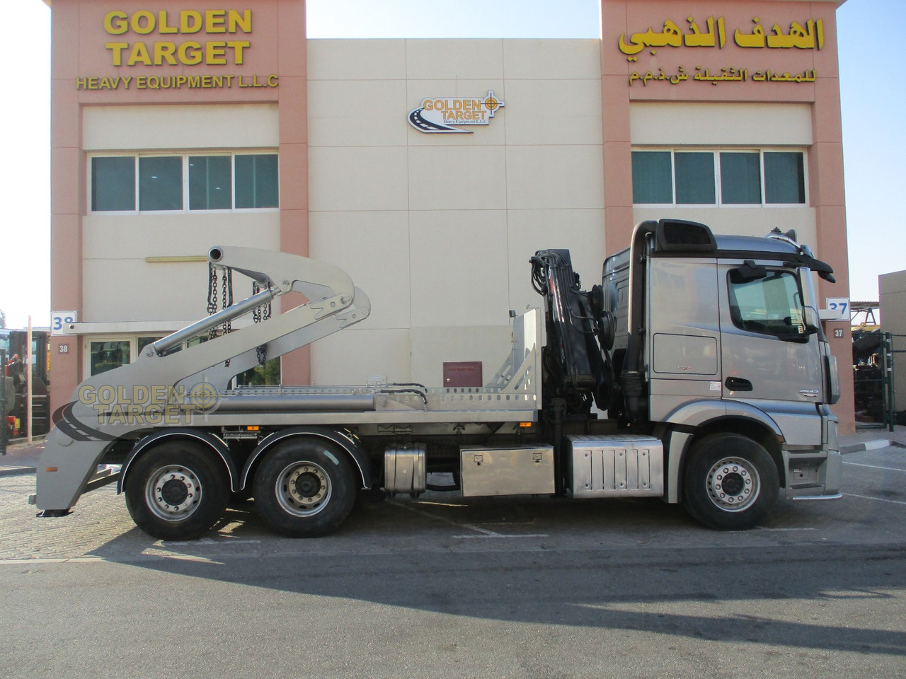 MERCEDES-BENZ 2642 6×2 DOUBLE SKIP LOADER with HIAB Crane - Truk skip loader: gambar 5 MERCEDES-BENZ 2642 6×2 DOUBLE SKIP LOADER with HIAB Crane - Truk skip loader: gambar 5