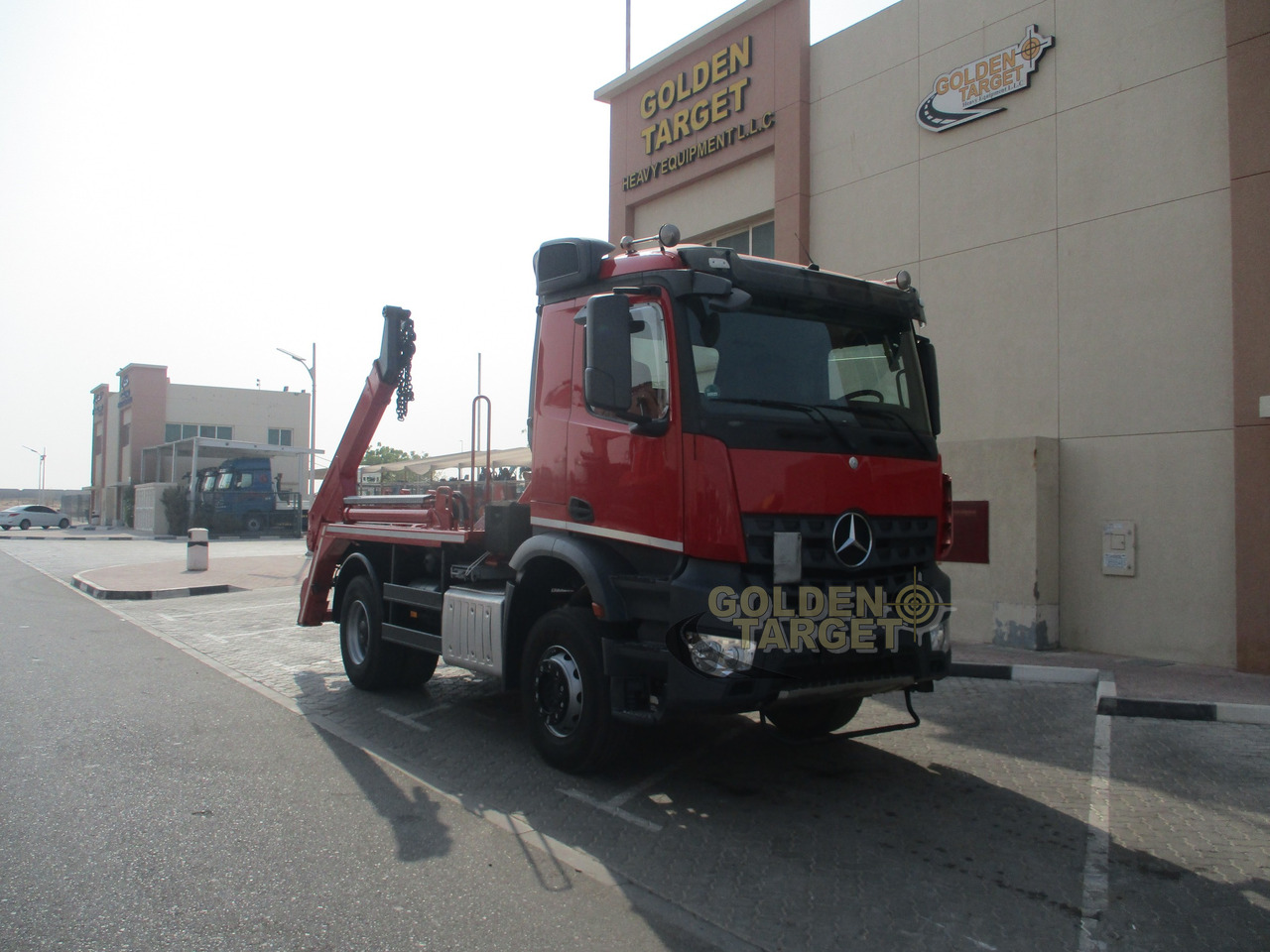 MERCEDES-BENZ Arocs 1832 4x2 Skip Loader - Truk skip loader: gambar 2 MERCEDES-BENZ Arocs 1832 4x2 Skip Loader - Truk skip loader: gambar 2