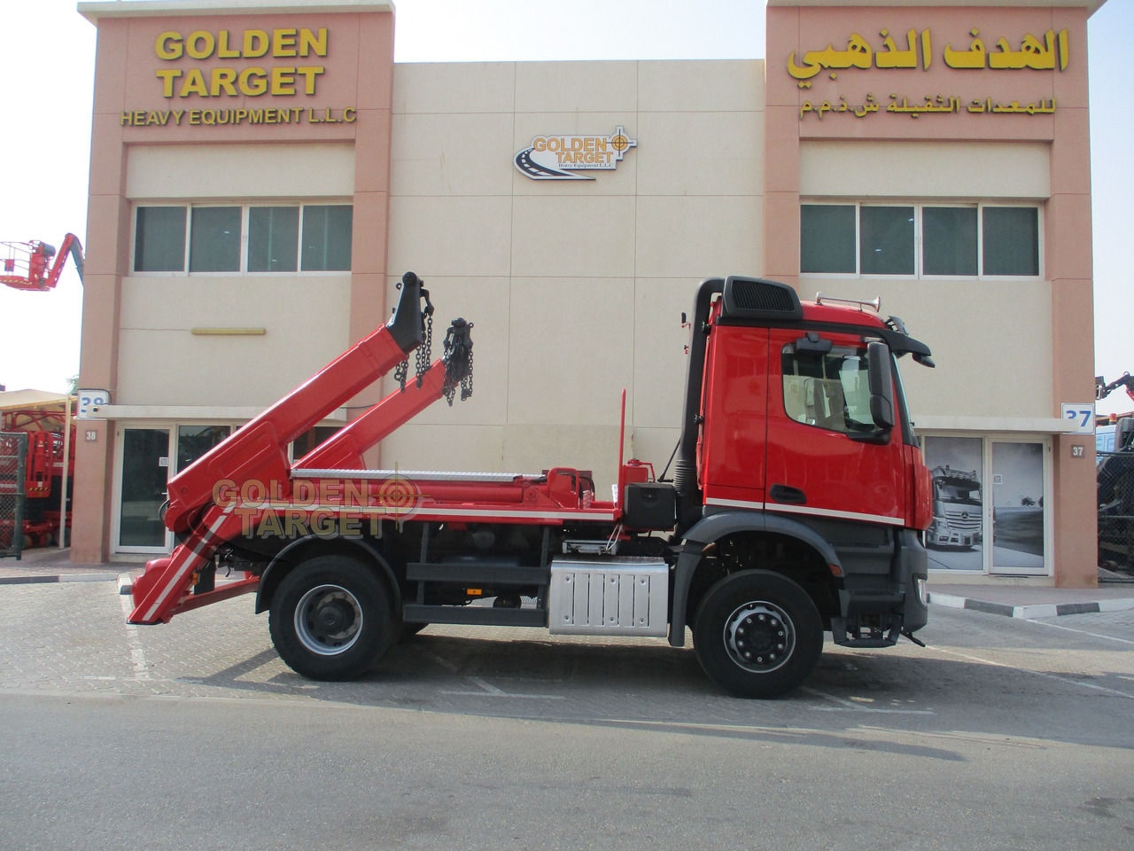 MERCEDES-BENZ Arocs 1832 4x2 Skip Loader - Truk skip loader: gambar 5 MERCEDES-BENZ Arocs 1832 4x2 Skip Loader - Truk skip loader: gambar 5