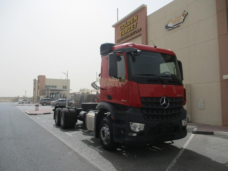 Mercedes-Benz Arocs 3348 - Semi-trailer sasis: gambar 1 Mercedes-Benz Arocs 3348 - Semi-trailer sasis: gambar 1