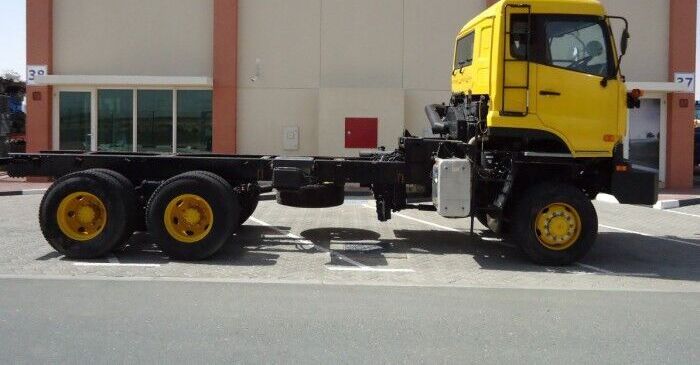 Nissan UD CZ4YL 6x6 Chassis Truck - Truk sasis: gambar 3 Nissan UD CZ4YL 6x6 Chassis Truck - Truk sasis: gambar 3