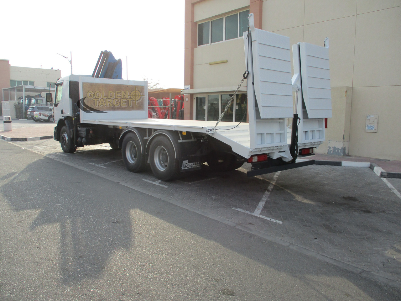 RENAULT Kerax 380 6×4 Crane Truck - Truk derek: gambar 4 RENAULT Kerax 380 6×4 Crane Truck - Truk derek: gambar 4
