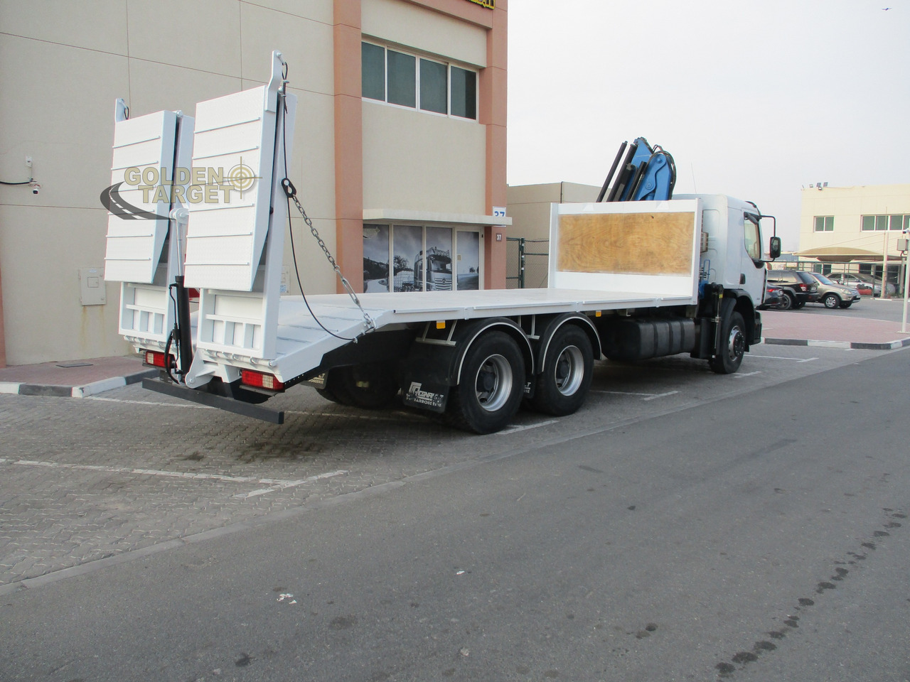RENAULT Kerax 380 6×4 Crane Truck - Truk derek: gambar 3 RENAULT Kerax 380 6×4 Crane Truck - Truk derek: gambar 3