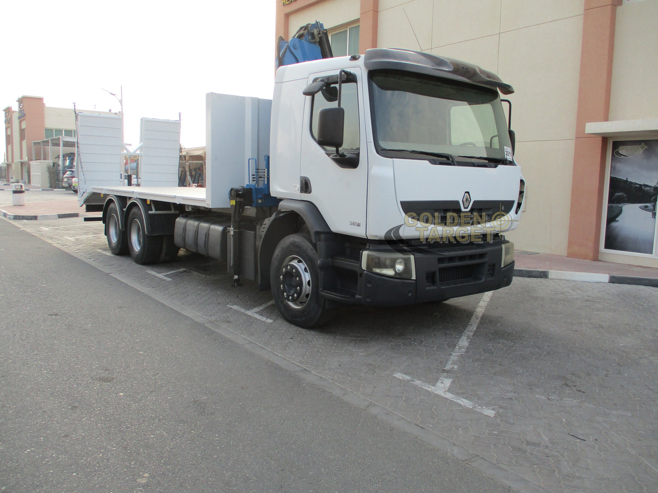 RENAULT Kerax 380 6×4 Crane Truck - Truk derek: gambar 1 RENAULT Kerax 380 6×4 Crane Truck - Truk derek: gambar 1