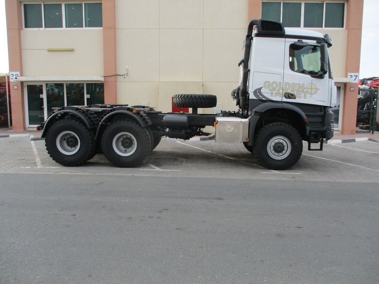 Mercedes-Benz Arocs 3342 6x6 Head Truck - Tractor head: gambar 5 Mercedes-Benz Arocs 3342 6x6 Head Truck - Tractor head: gambar 5