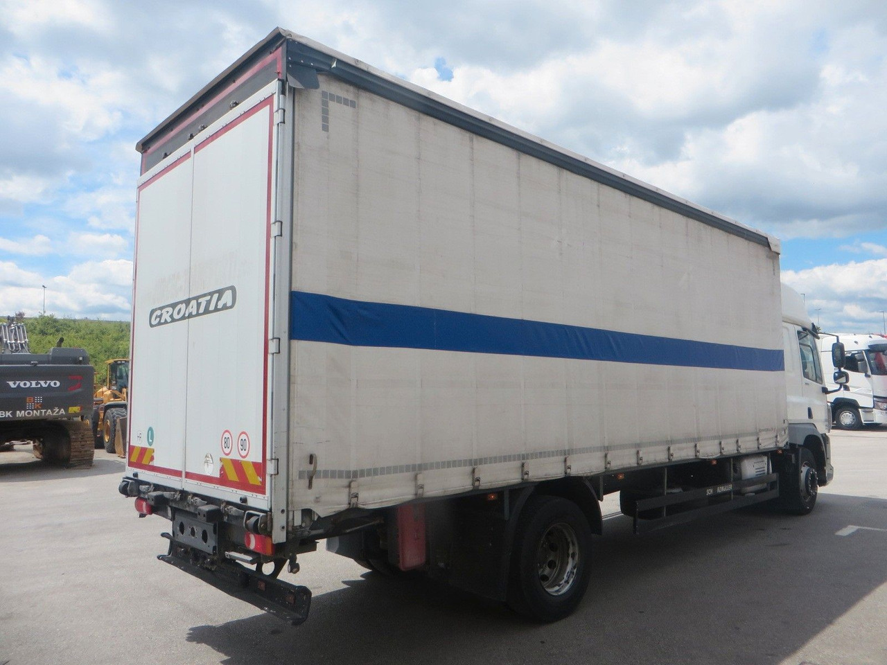 DAF CF320 4x2 18T Curtainside 7.70m - Truk dengan terpal samping: gambar 3 DAF CF320 4x2 18T Curtainside 7.70m - Truk dengan terpal samping: gambar 3