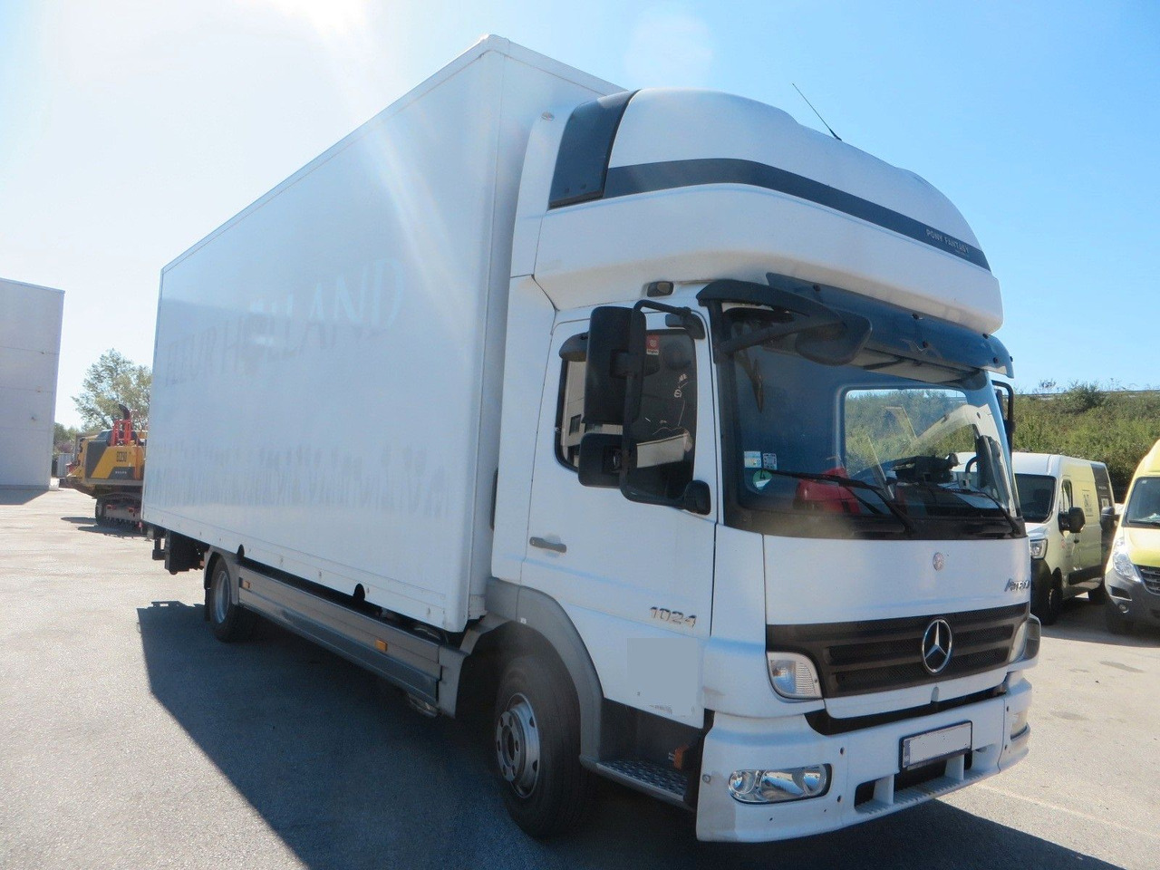 Mercedes-Benz Atego 1024 Box body with tail lift - Truk box: gambar 2 Mercedes-Benz Atego 1024 Box body with tail lift - Truk box: gambar 2