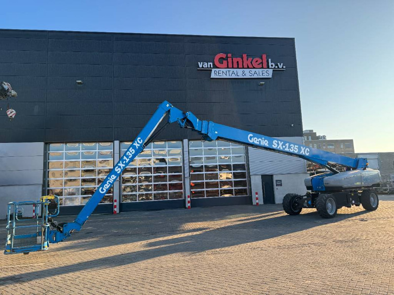 Boom teleskopik Genie SX 135 XC: gambar 7
