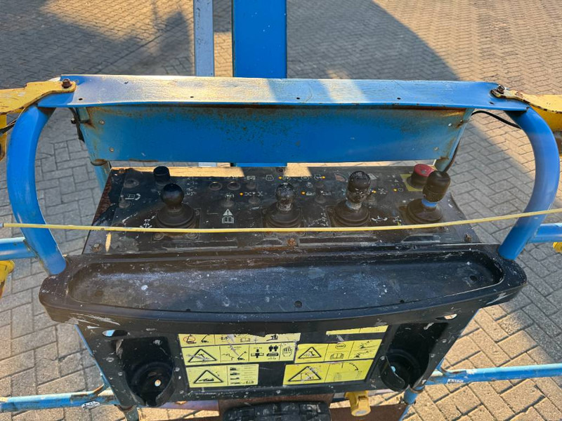 Boom teleskopik Genie SX 135 XC: gambar 13
