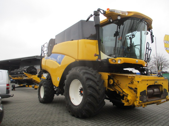 New Holland CR 9060 Elevation - Pemanen gabungan: gambar 2 New Holland CR 9060 Elevation - Pemanen gabungan: gambar 2
