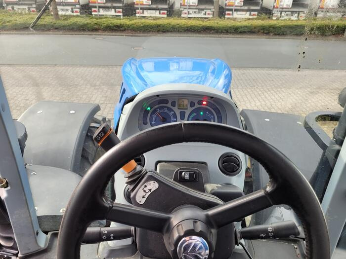 New Holland T 7.290 - Traktor: gambar 5 New Holland T 7.290 - Traktor: gambar 5