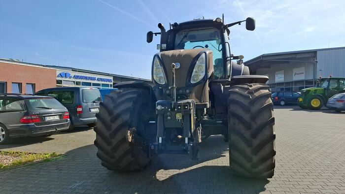 New Holland T8.275 - Traktor: gambar 2 New Holland T8.275 - Traktor: gambar 2