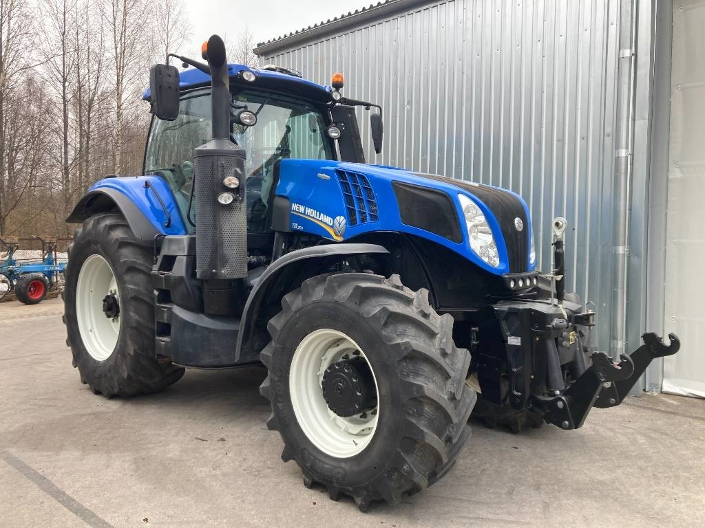New Holland T 8.320 AC - Traktor: gambar 1 New Holland T 8.320 AC - Traktor: gambar 1