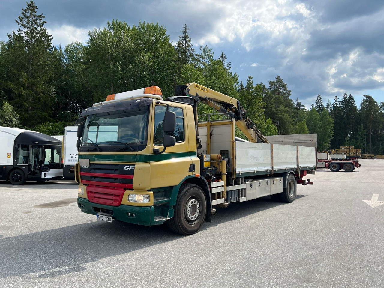 Kranbil DAF CF FA 75310U -2013 | Bakgavellyft | Palfinger | Nybesiktigad - Truk flatbed, Truk derek: gambar 1 Kranbil DAF CF FA 75310U -2013 | Bakgavellyft | Palfinger | Nybesiktigad - Truk flatbed, Truk derek: gambar 1