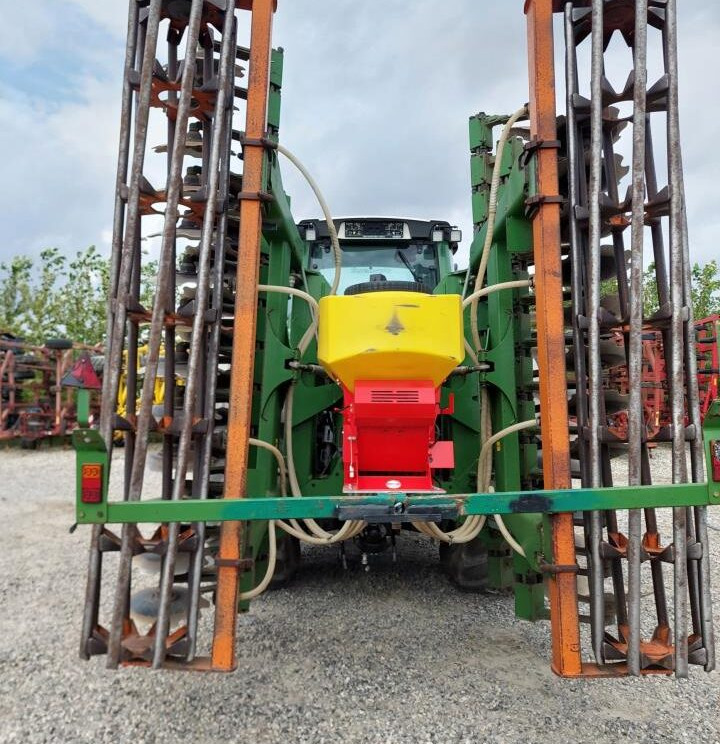 Amazone Catros 6001-2 med APV-spreder - Garu cakram: gambar 4 Amazone Catros 6001-2 med APV-spreder - Garu cakram: gambar 4