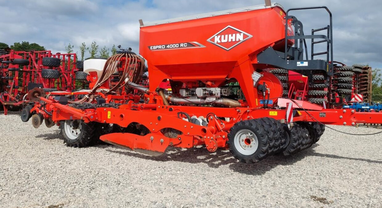 Kuhn ESPRO 4000 RC med frø-udstyr - Bor benih: gambar 1 Kuhn ESPRO 4000 RC med frø-udstyr - Bor benih: gambar 1