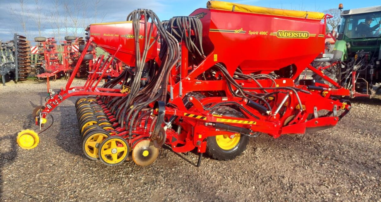 Väderstad Spirit 400 C med BioDrill - Bor benih: gambar 1 Väderstad Spirit 400 C med BioDrill - Bor benih: gambar 1