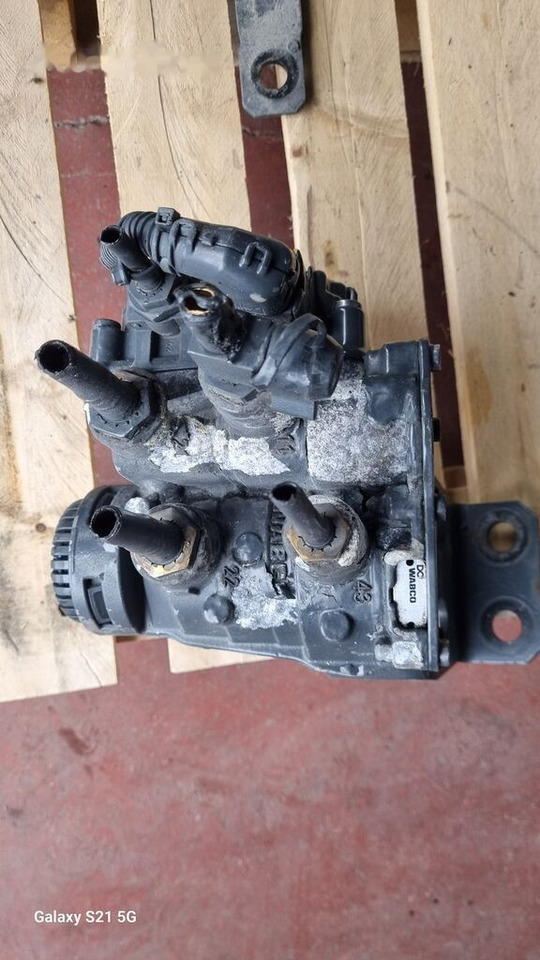 Knorr-Bremse AIR DRYER Mercedes-Benz ACTROS MP4 - Katup rem untuk Truk: gambar 4 Knorr-Bremse AIR DRYER Mercedes-Benz ACTROS MP4 - Katup rem untuk Truk: gambar 4