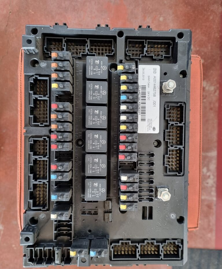 MERCEDES-BENZ Mercedes-Benz ACTROS ATEGO MP4 EURO 6 - Dasbor untuk Truk: gambar 2 MERCEDES-BENZ Mercedes-Benz ACTROS ATEGO MP4 EURO 6 - Dasbor untuk Truk: gambar 2