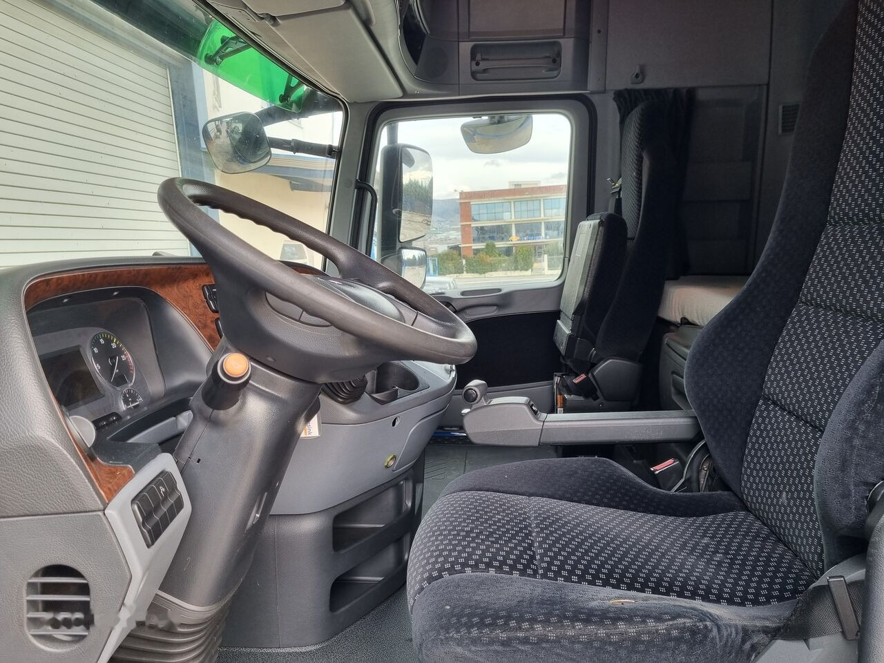 Mercedes-Benz ACTROS MP3 - Kabin untuk Truk: gambar 4 Mercedes-Benz ACTROS MP3 - Kabin untuk Truk: gambar 4