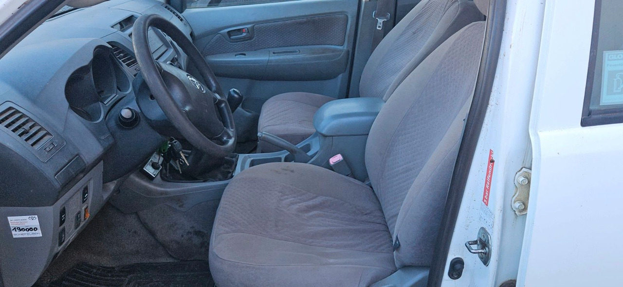 Toyota Hilux Double Cab 4x4 - Mobil SUV: gambar 5 Toyota Hilux Double Cab 4x4 - Mobil SUV: gambar 5