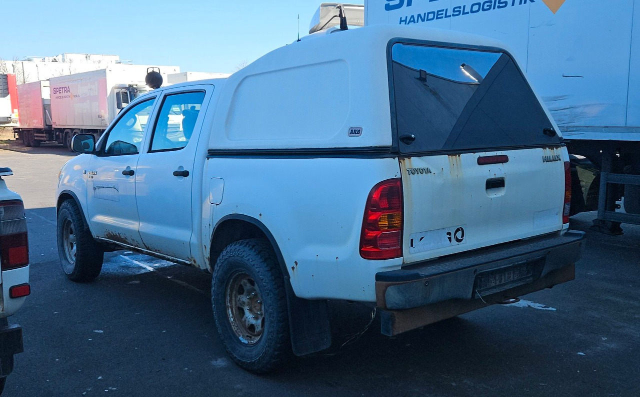 Toyota Hilux Double Cab 4x4 - Mobil SUV: gambar 4 Toyota Hilux Double Cab 4x4 - Mobil SUV: gambar 4