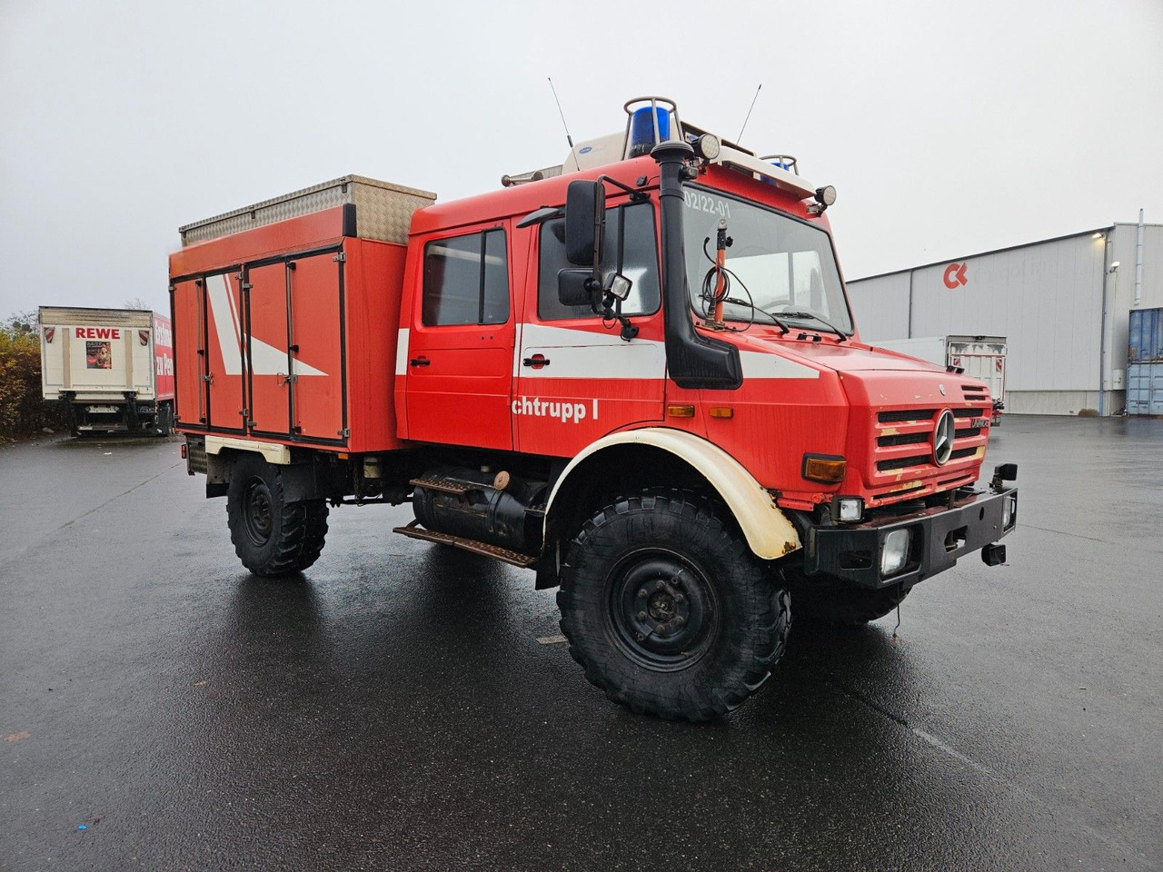 Unimog U4000 4x4 DOKA Tanklöschfahrzeug Feuerwehr - Truk tangki: gambar 5 Unimog U4000 4x4 DOKA Tanklöschfahrzeug Feuerwehr - Truk tangki: gambar 5