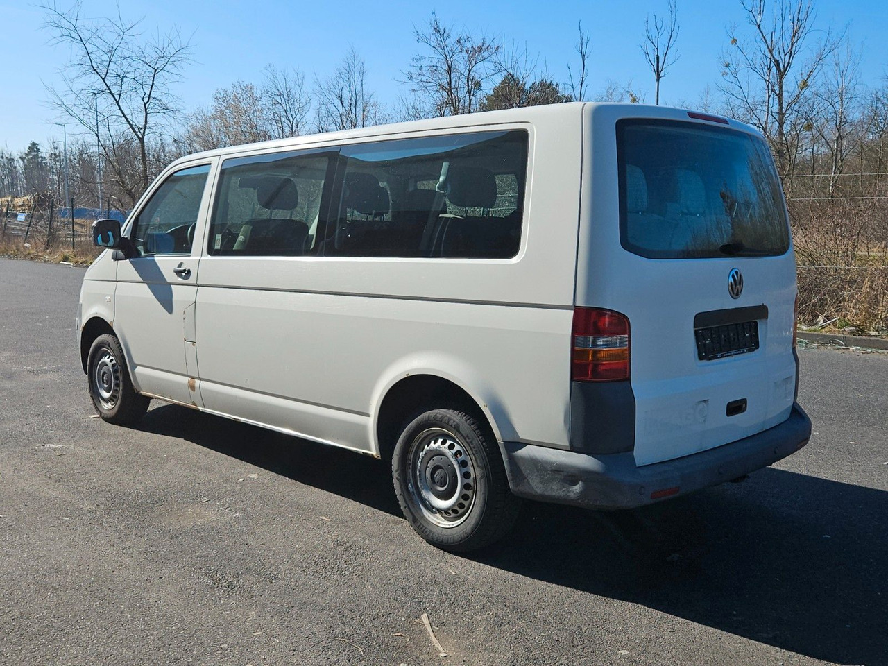 Volkswagen T5 9 Sitzer lang - Van penumpang: gambar 2 Volkswagen T5 9 Sitzer lang - Van penumpang: gambar 2
