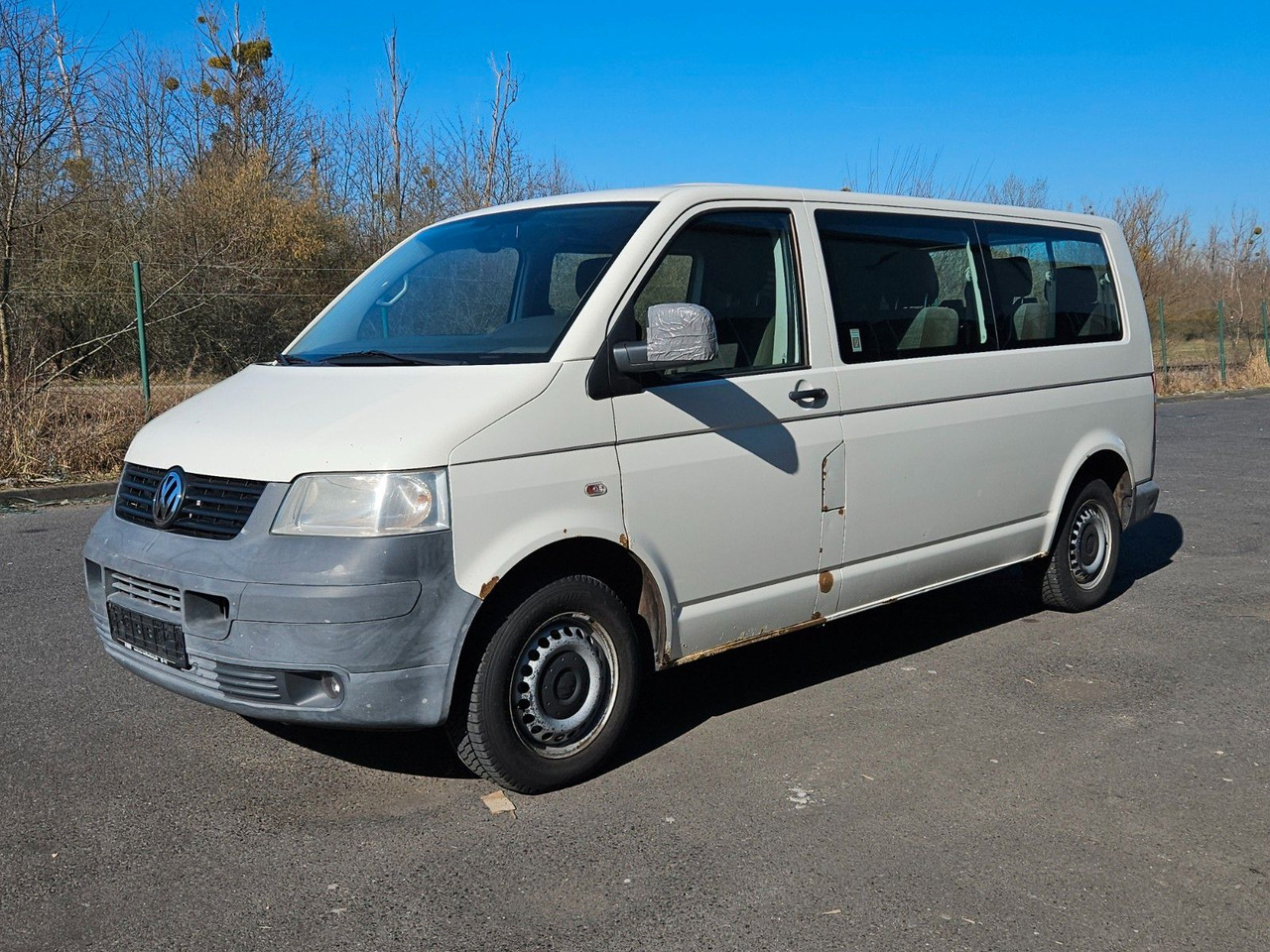 Volkswagen T5 9 Sitzer lang - Van penumpang: gambar 1 Volkswagen T5 9 Sitzer lang - Van penumpang: gambar 1