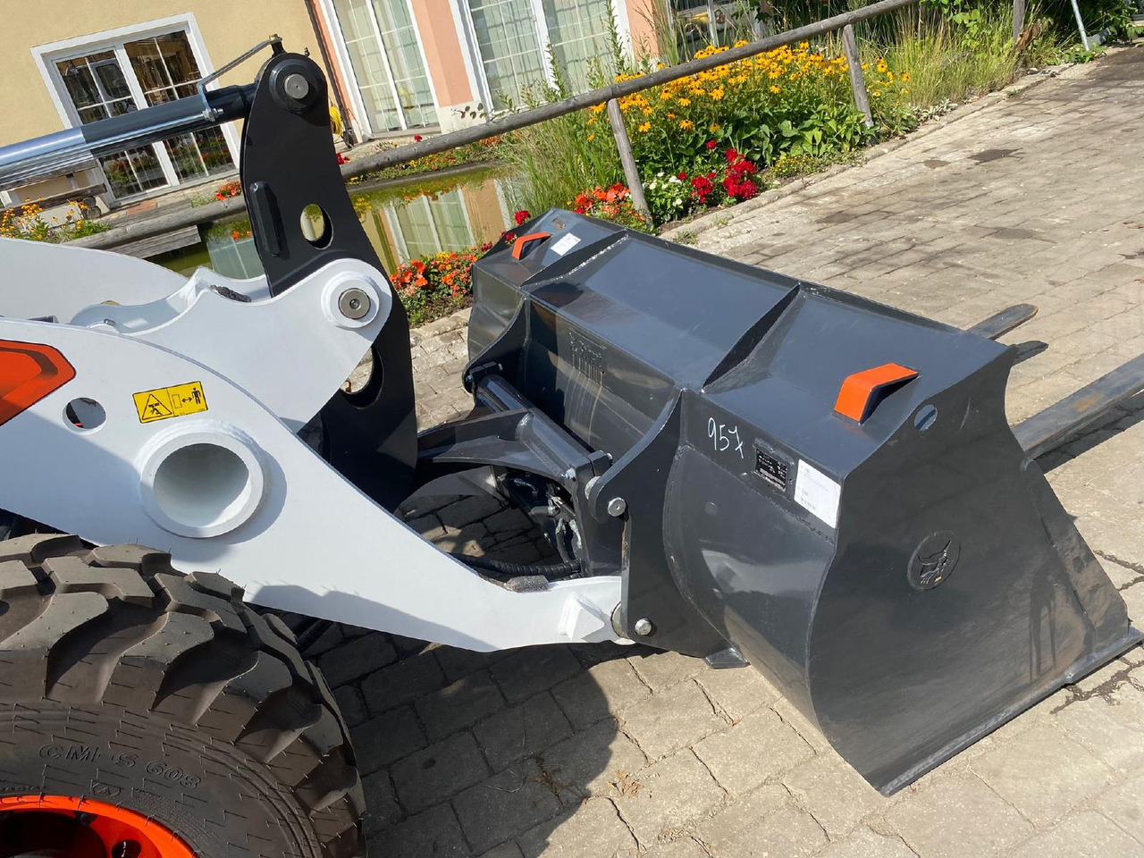 Bobcat L75 - Wheel loader: gambar 5 Bobcat L75 - Wheel loader: gambar 5
