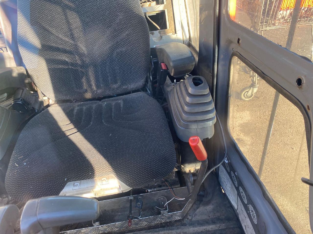 Hitachi ZX 225 - Kabin untuk Peralatan konstruksi: gambar 3 Hitachi ZX 225 - Kabin untuk Peralatan konstruksi: gambar 3