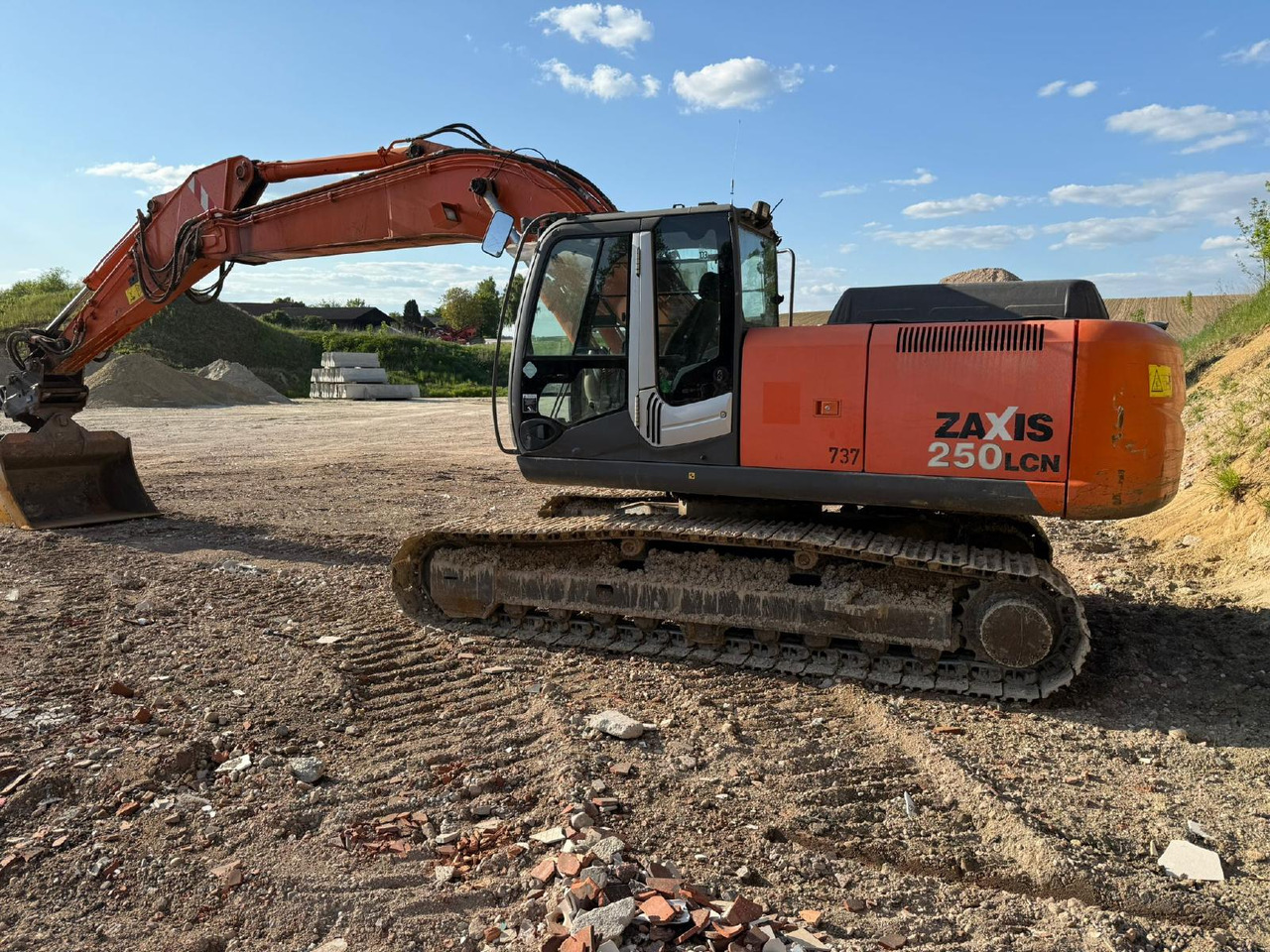 Hitachi ZX 250 LCN -3 - Ekskavator perayap: gambar 1 Hitachi ZX 250 LCN -3 - Ekskavator perayap: gambar 1