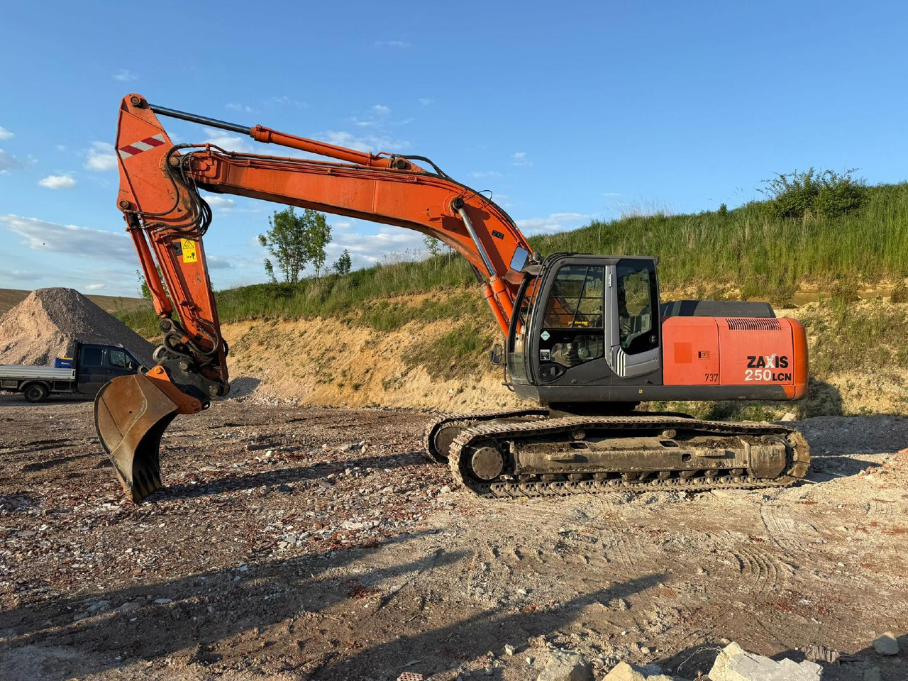 Hitachi ZX 250 LCN -3 - Ekskavator perayap: gambar 5 Hitachi ZX 250 LCN -3 - Ekskavator perayap: gambar 5