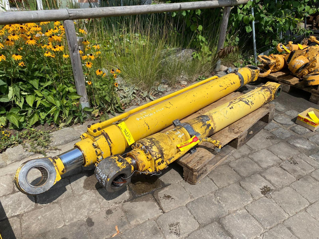 Holland E 305 - Silinder hidrolik untuk Peralatan konstruksi: gambar 1 Holland E 305 - Silinder hidrolik untuk Peralatan konstruksi: gambar 1