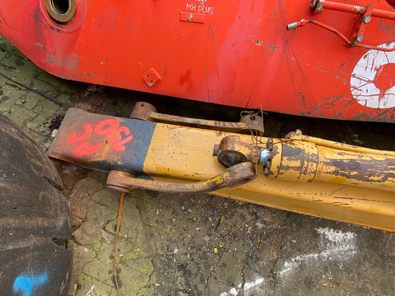 Komatsu PC 150 - Boom: gambar 4 Komatsu PC 150 - Boom: gambar 4