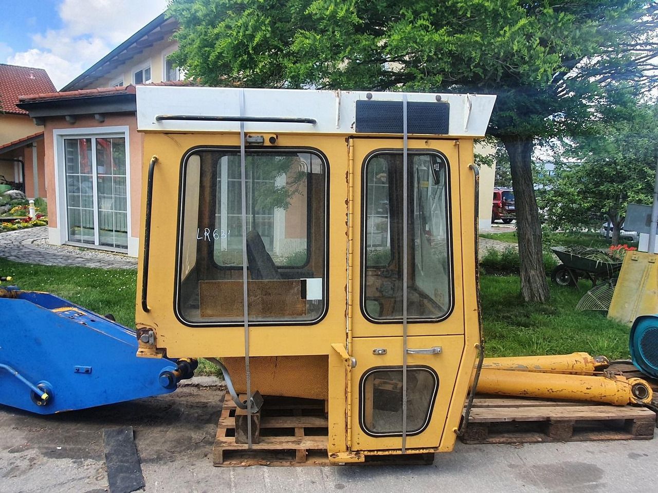 Liebherr LR 631 - Kabin untuk Crawler loader: gambar 1 Liebherr LR 631 - Kabin untuk Crawler loader: gambar 1