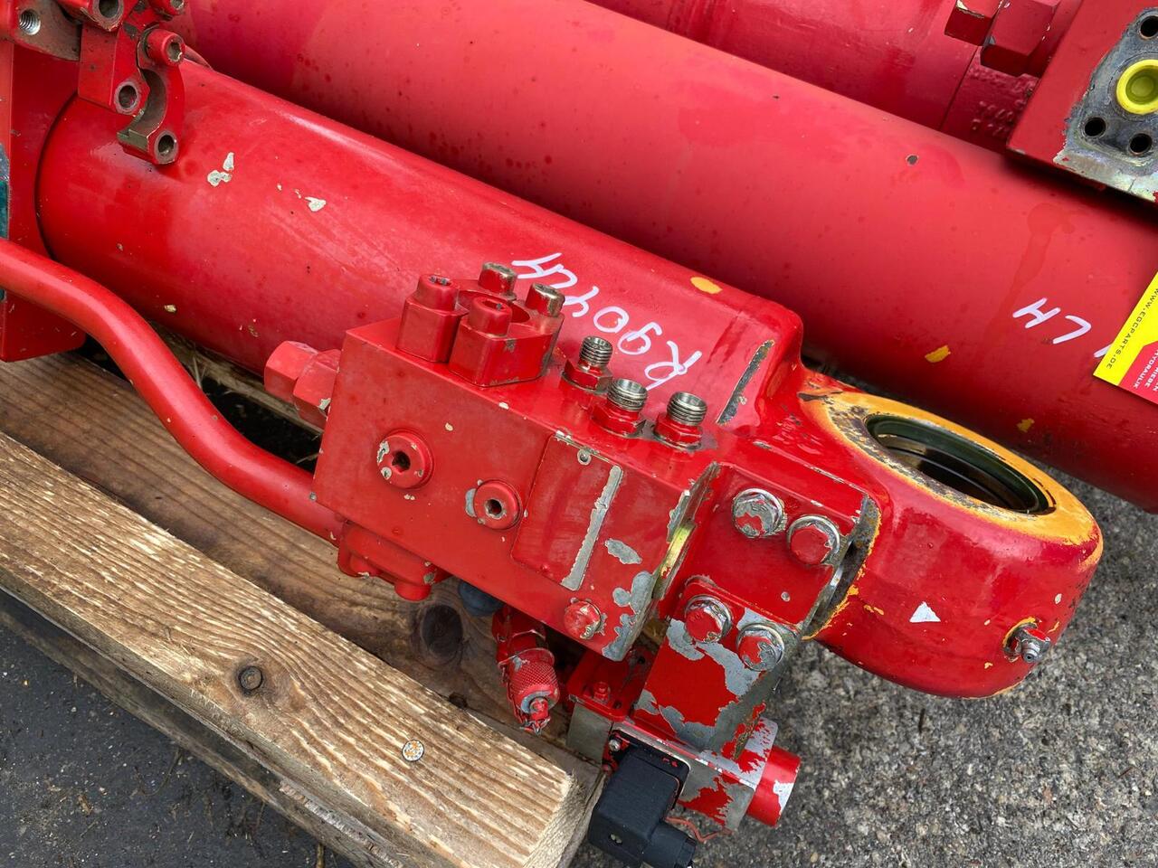 Liebherr R 904 LIT - Silinder hidrolik untuk Peralatan konstruksi: gambar 2 Liebherr R 904 LIT - Silinder hidrolik untuk Peralatan konstruksi: gambar 2