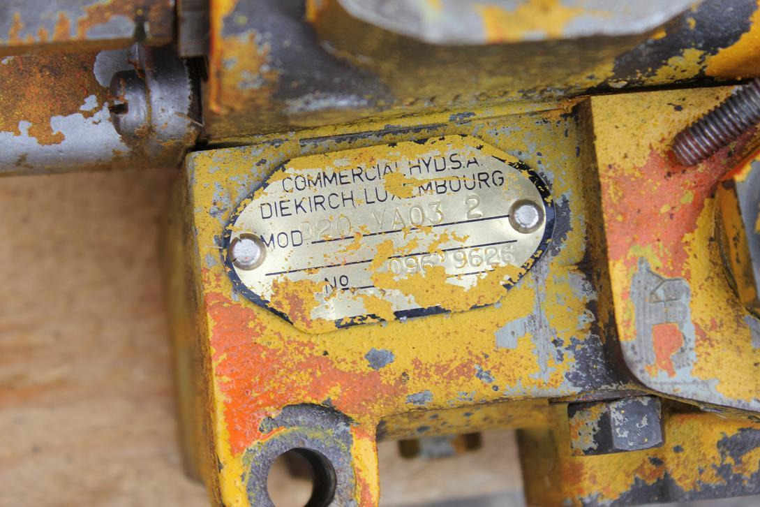 Schaeff HML 30 A - Katup hidrolik untuk Peralatan konstruksi: gambar 4 Schaeff HML 30 A - Katup hidrolik untuk Peralatan konstruksi: gambar 4