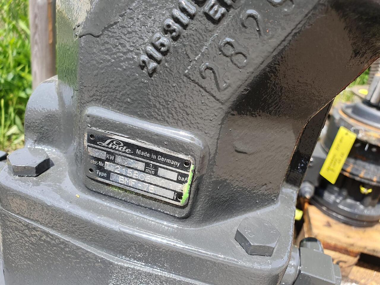 Sennebogen ZR 28 - Motor ayun untuk Peralatan konstruksi: gambar 3 Sennebogen ZR 28 - Motor ayun untuk Peralatan konstruksi: gambar 3
