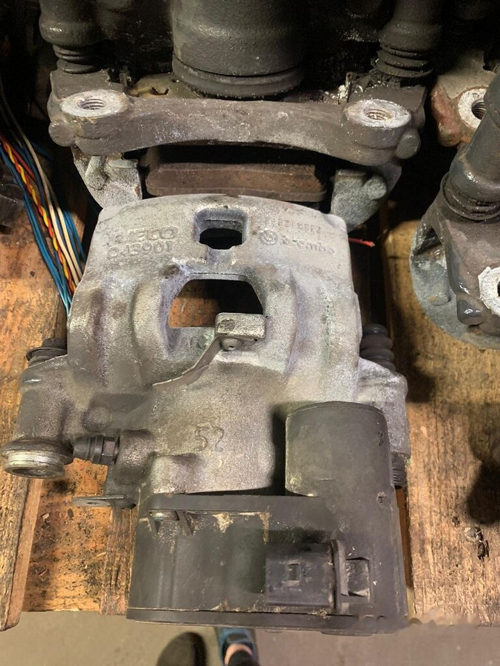 Brembo elektryczne D43901 Iveco Daily prawy, lewy, tył 2019- D43901 - Kaliper rem untuk Truk: gambar 4 Brembo elektryczne D43901 Iveco Daily prawy, lewy, tył 2019- D43901 - Kaliper rem untuk Truk: gambar 4
