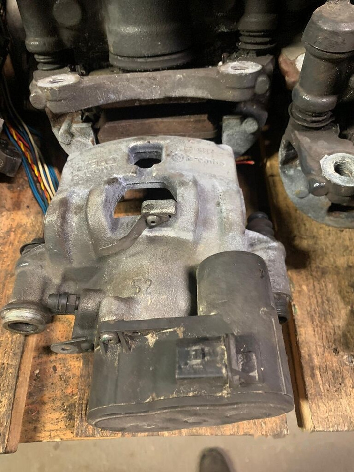 Brembo elektryczne D43901 Iveco Daily prawy, lewy, tył 2019- D43901 - Kaliper rem untuk Truk: gambar 5 Brembo elektryczne D43901 Iveco Daily prawy, lewy, tył 2019- D43901 - Kaliper rem untuk Truk: gambar 5