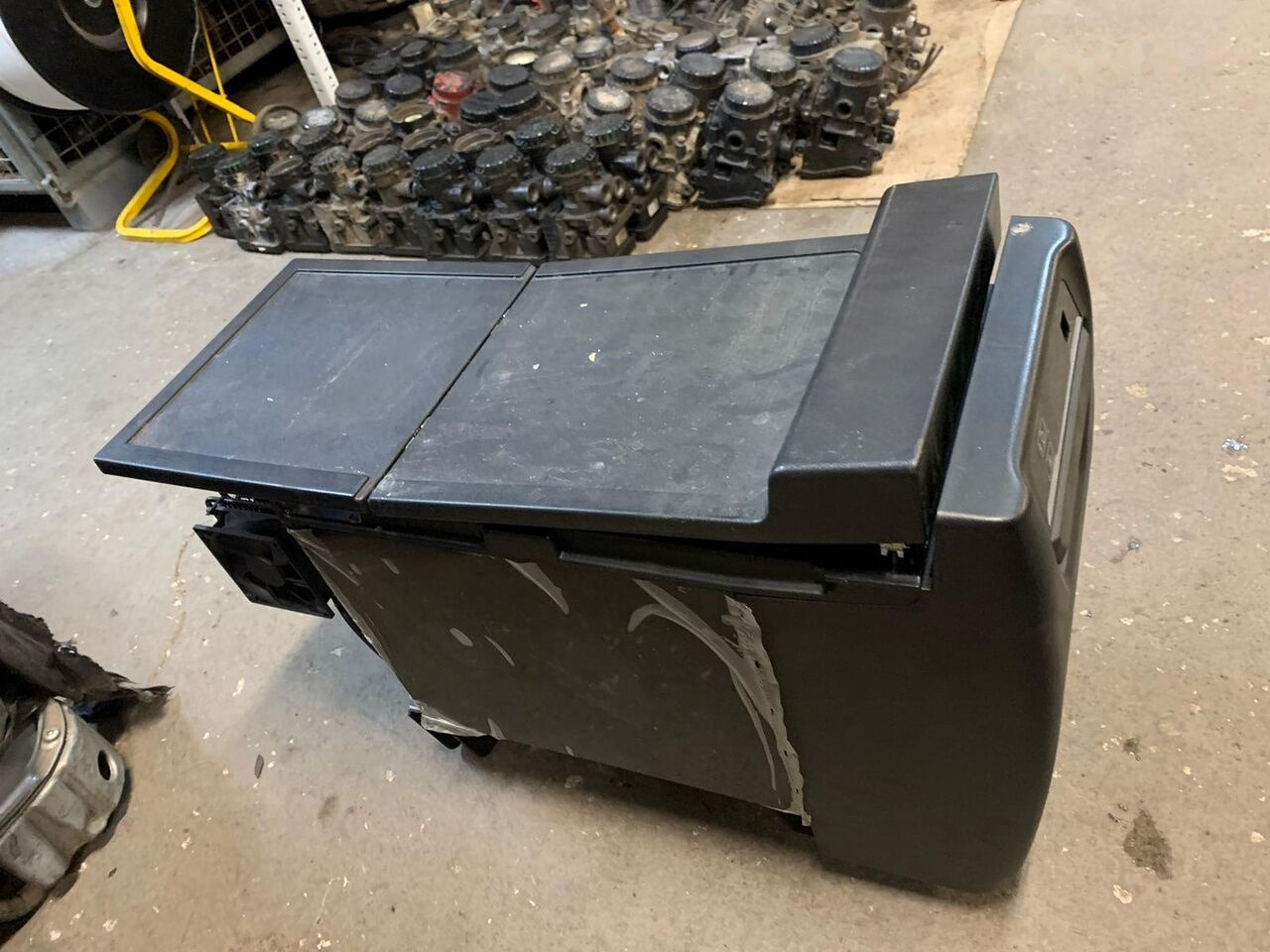 IVECO indel B 5802797207 SP940 24L stan nieznany 5802797207 IVECO - Kabin dan interior untuk Truk: gambar 5 IVECO indel B 5802797207 SP940 24L stan nieznany 5802797207 IVECO - Kabin dan interior untuk Truk: gambar 5