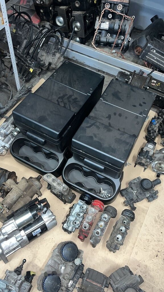 Lodówka Iveco Stralis Indel B SP740 5801710334 IVECO - Kabin dan interior untuk Truk: gambar 1 Lodówka Iveco Stralis Indel B SP740 5801710334 IVECO - Kabin dan interior untuk Truk: gambar 1