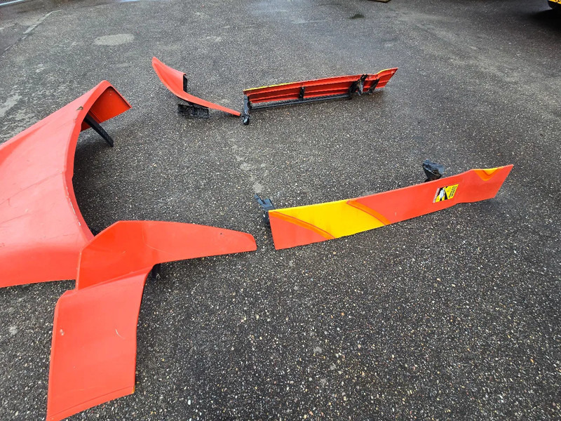 MAN TGX Spoiler - Aerodinamika/ Spoiler untuk Truk: gambar 1 MAN TGX Spoiler - Aerodinamika/ Spoiler untuk Truk: gambar 1