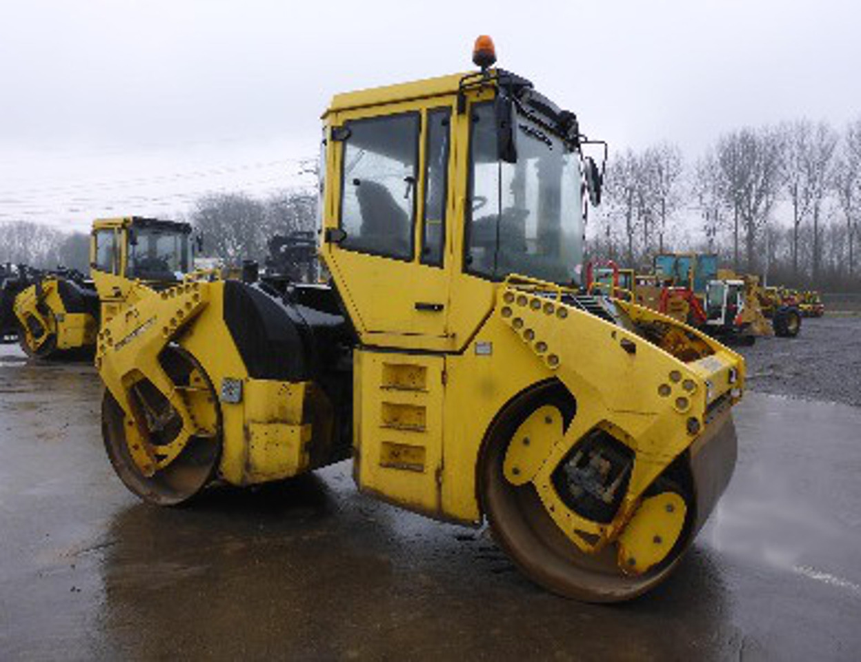 Doble Vibrante Bomag BW 164AD-4 - Roller jalan: gambar 1 Doble Vibrante Bomag BW 164AD-4 - Roller jalan: gambar 1