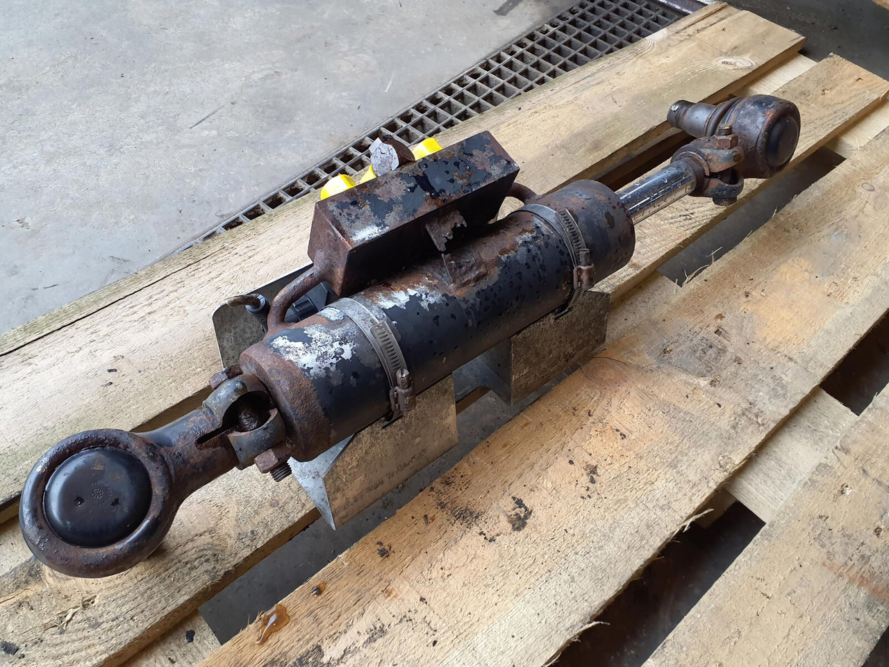 FAUN ATF 45-3 steering cilinder right axle 3 - Silinder hidrolik untuk Derek bergerak: gambar 4 FAUN ATF 45-3 steering cilinder right axle 3 - Silinder hidrolik untuk Derek bergerak: gambar 4